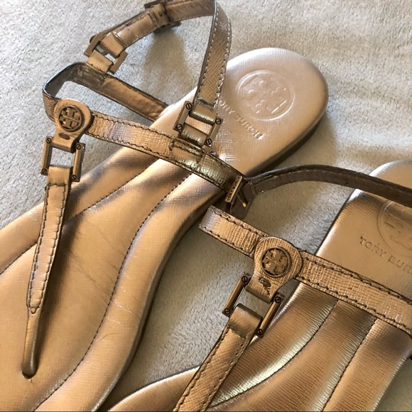 ✅ SOLD! [Tory Burch] Pewter Silver Logo Sandal - Picture 2 of 9